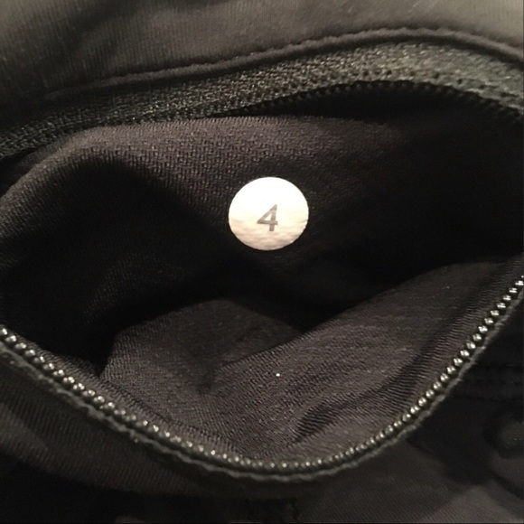 ❣️Lululemon black crop  pants with zip pocket - Picture 6 of 7